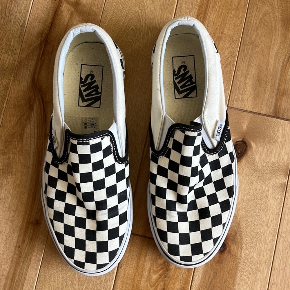 VANS “OFF THE WALL” SLIP-OIN CHECKERBOARD SHOE  BLACK/OFF WHITE